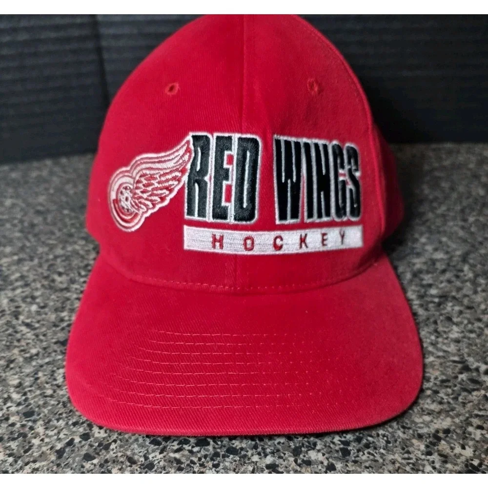 VTG Detroit Red Wings Hockey Men's Red Snapback Hat Starter The Right Hat NHL